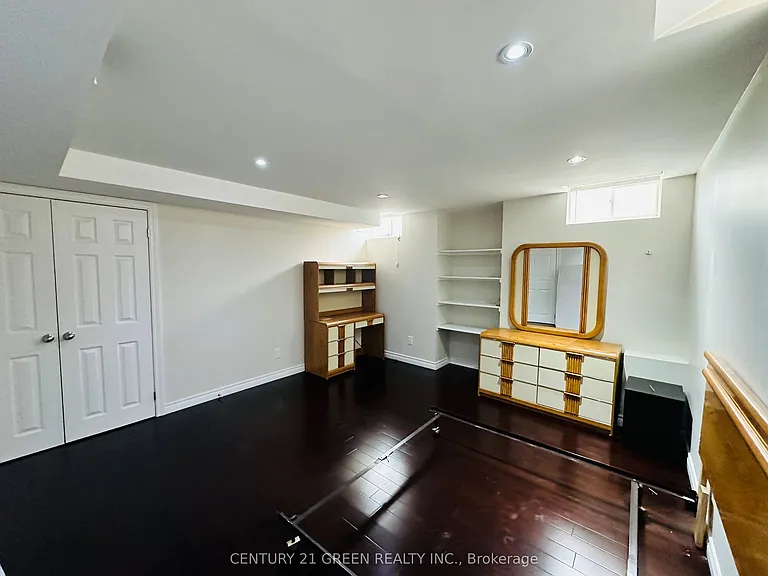 9 Megarry Ct #BASEMENT — Photo 5