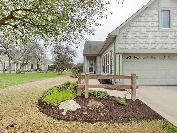 3rd image of 134 Essex Ln