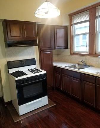 4th image of 145 Van Buren St