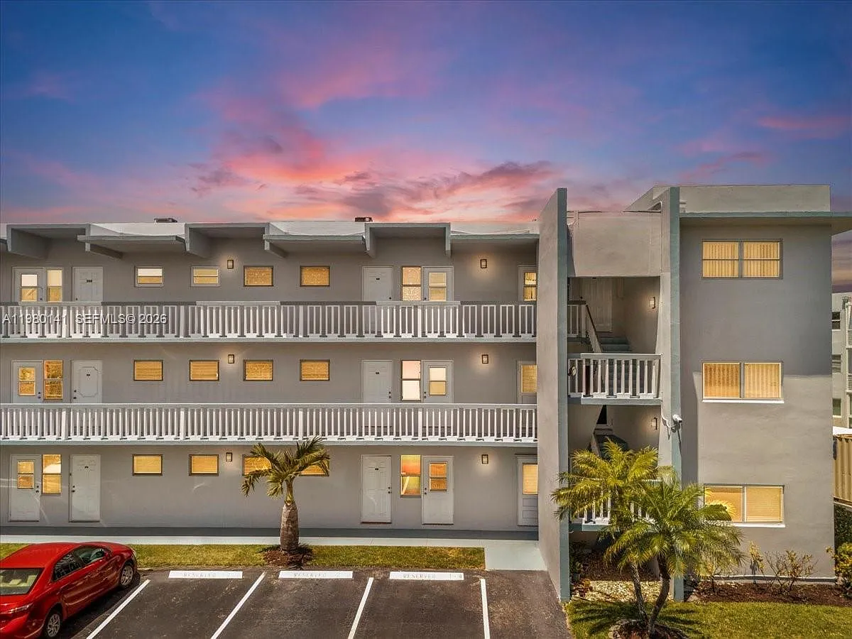 Sheridan Lakes Condo Apts — Photo 1