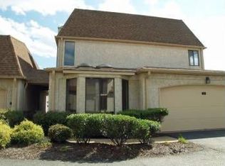 30 Park Gate Dr, Edison, NJ 08820
