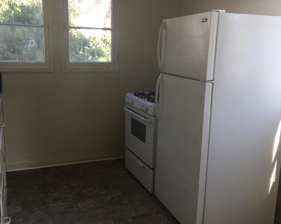 1st image of 540 1/2 N Sycamore Ave