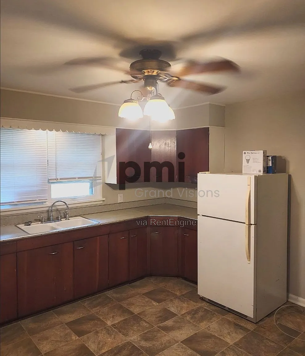 2 bed, 1.0 bath, 1008 sqft, $985 — Photo 3