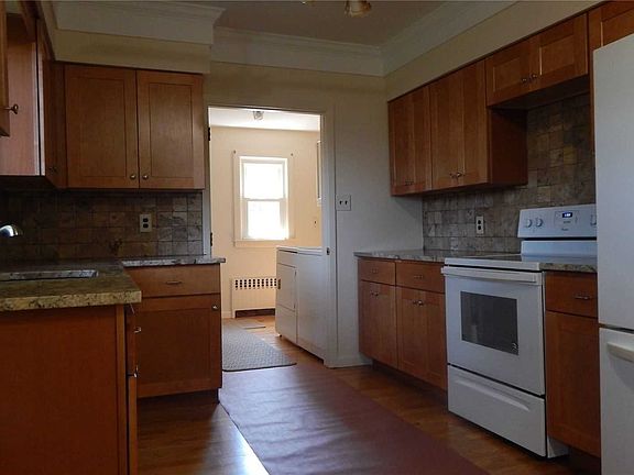 5th image of 119 Dickinson Ave