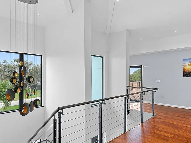 3001 John Anderson Dr — Photo 16