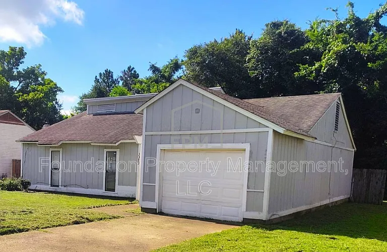 3373 Dawnridge Dr — Photo 1