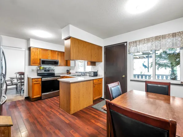 5927 184th St, Surrey, BC V3S 4N2