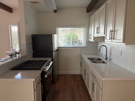 4th image of 1426 Armacost Ave APT 3