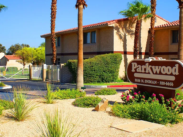 Parkwood Apartments — Photo 14