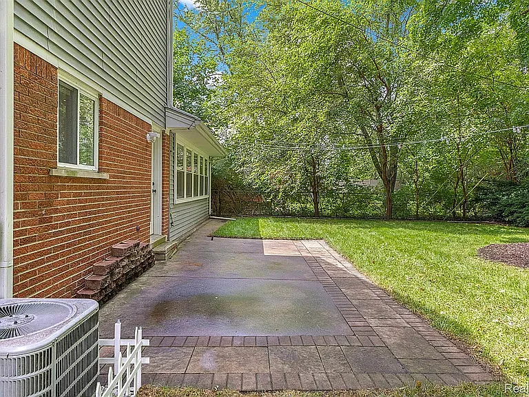 520 Byron St — Photo 45