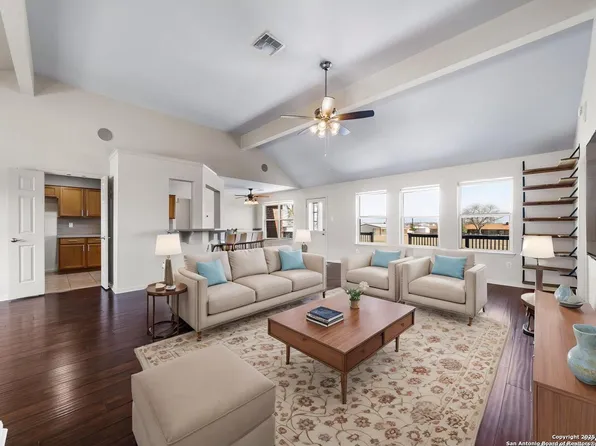111 Colette Ln, Marion, TX 78124