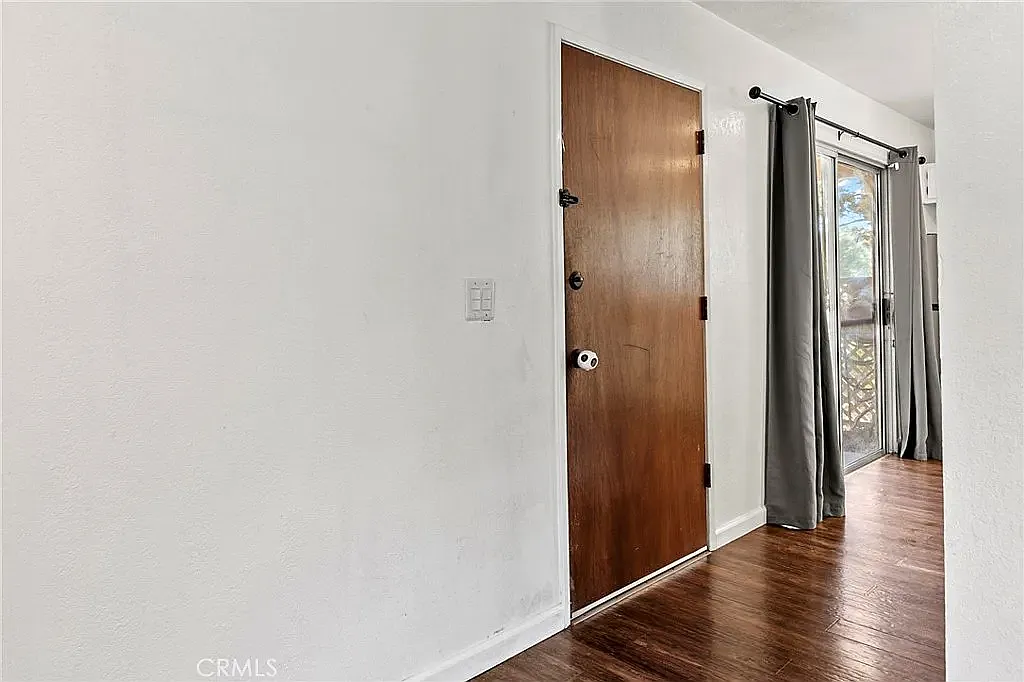5525 Capistrano Ave — Photo 3