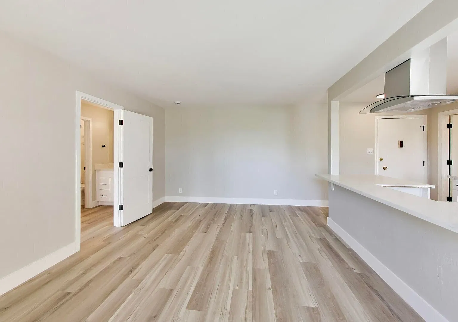 1015 Continentals Way — Photo 2