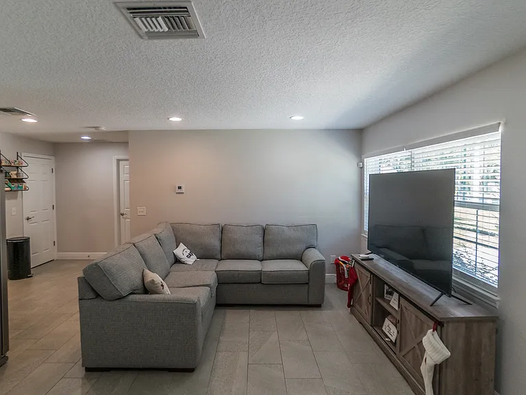 1517 N Grandview St #1 — Photo 78