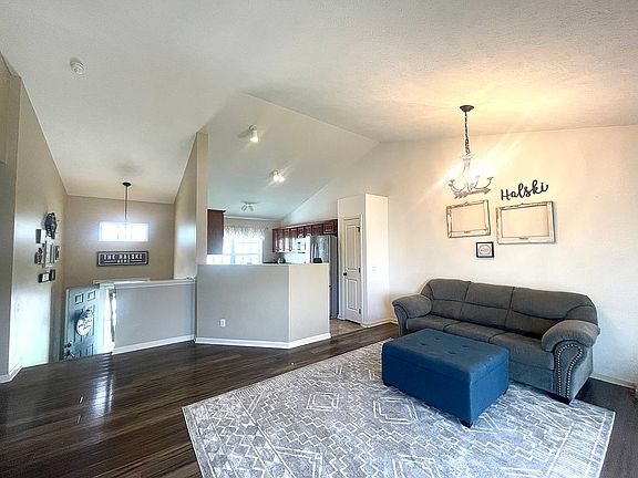3rd image of 14514 Knudsen St