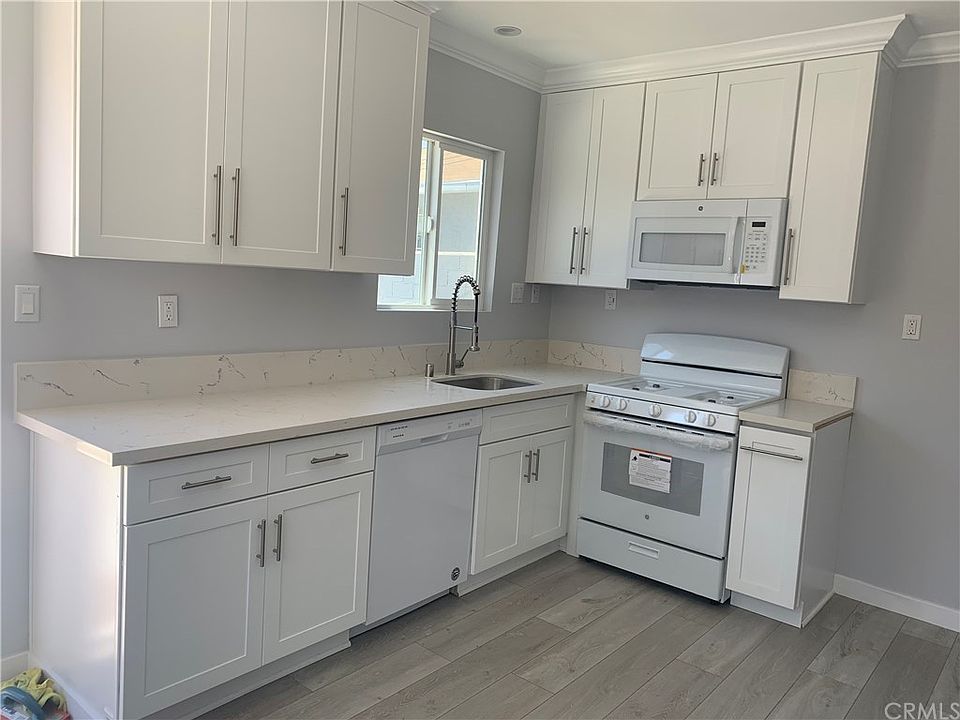 1st image of 2936 S Hobart Blvd