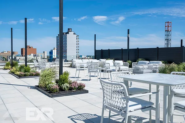 Rented by EXR | media 22