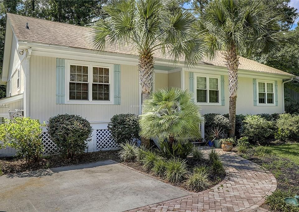 1st image of 5 Bay Pines Dr