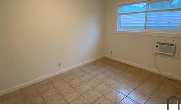 3rd image of 724 W 168th St