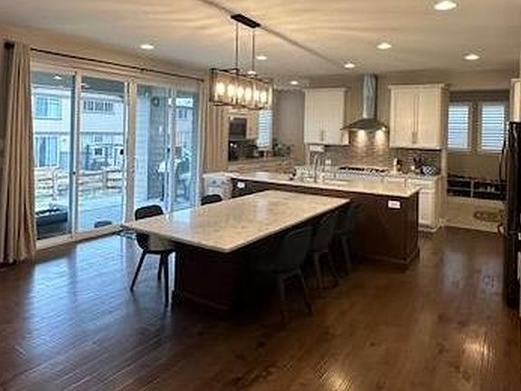 3rd image of 8843 Flattop St