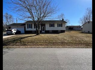 1420 Melrose Ln, Macon, MO 63552
