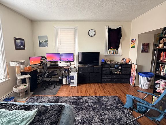 2nd image of 131 Howe St #2