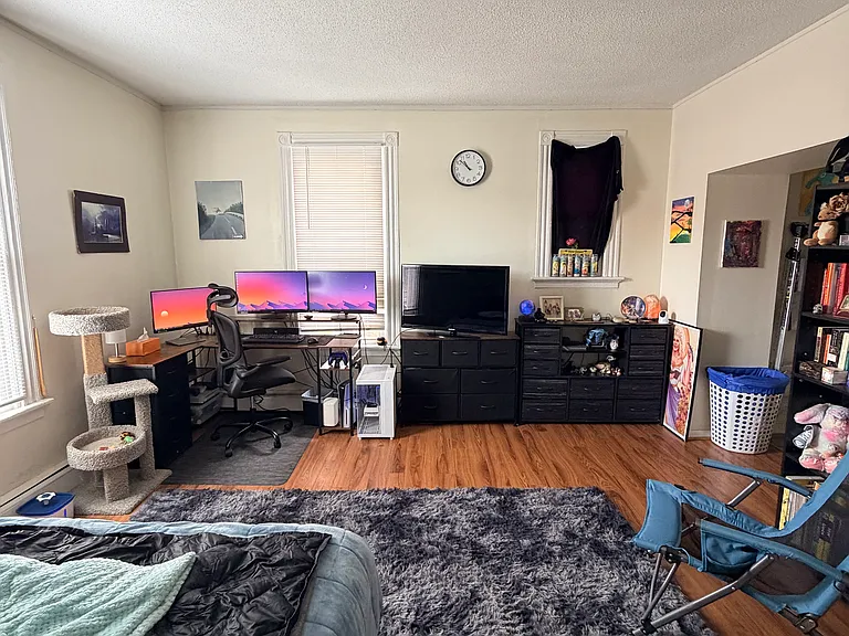 131 Howe St #2 — Photo 2