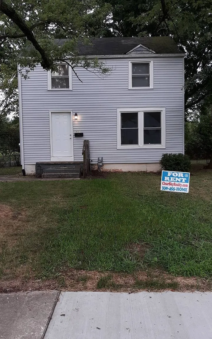 3 bed, 1.0 bath, $825 — Photo 1