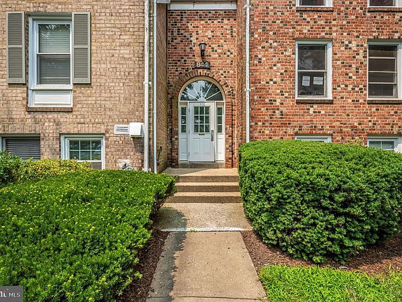 2nd image of 844 Quince Orchard Blvd APT T1