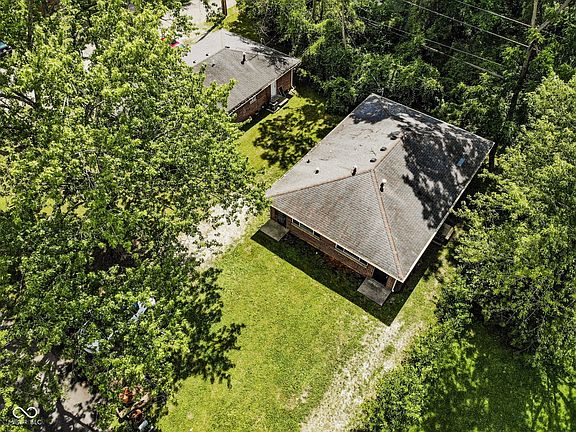 3rd image of 2708 N Hawthorne Ln