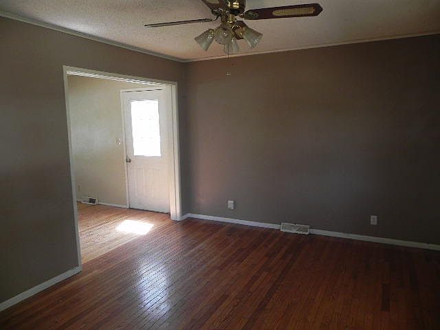 1st image of 6927 Meadowbrook Dr