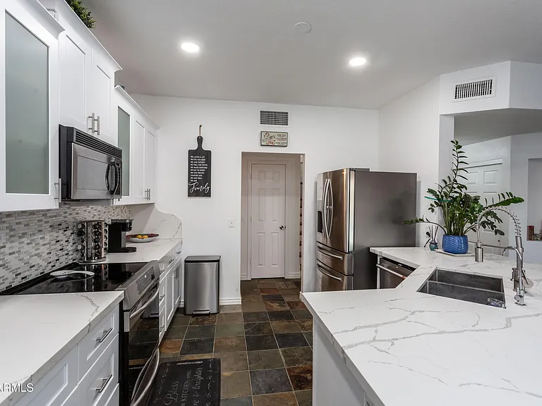 11015 W Laurelwood Ln — Photo 42
