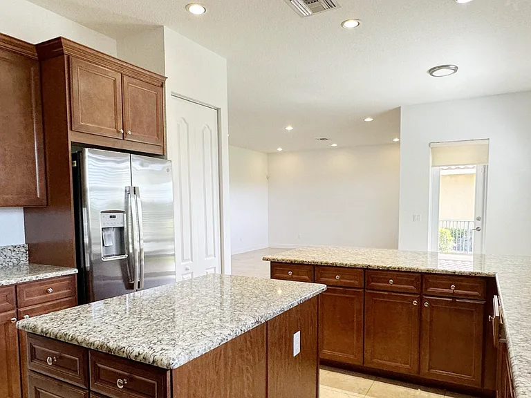 8571 Lakeside Bnd — Photo 4