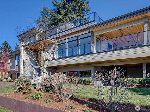 3rd image of 3036 67th Avenue SE