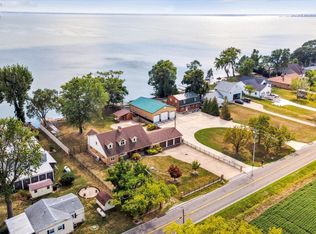 1086 E Hickory Grove Rd, Port Clinton, OH 43452