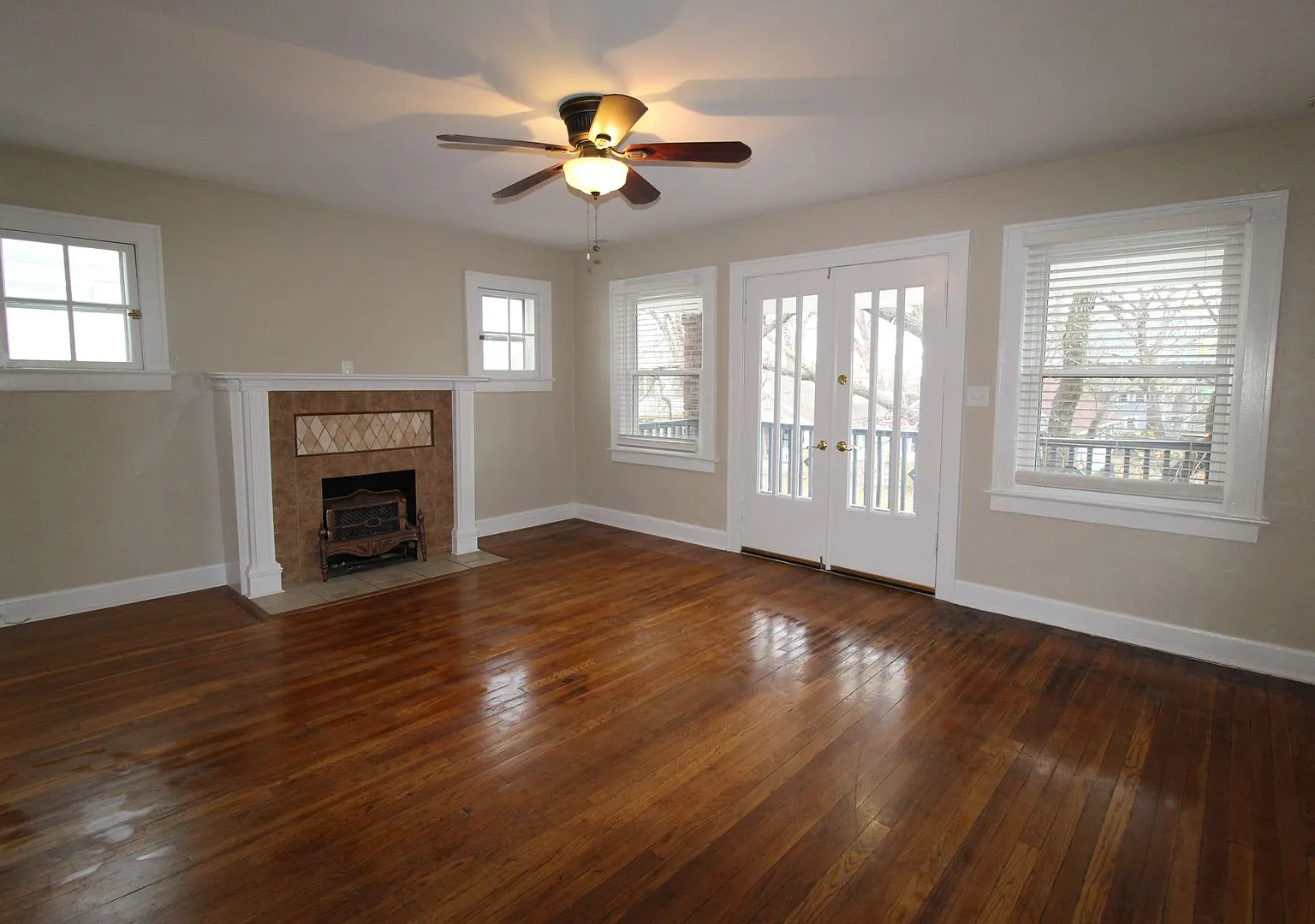 Remodeled 2 Bedroom 1 Bath Duplex Within Walking Distance to KU Med & The 39th Street Shops & Res... — Photo 4