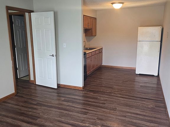 3rd image of 301 Anthony Dr APT C