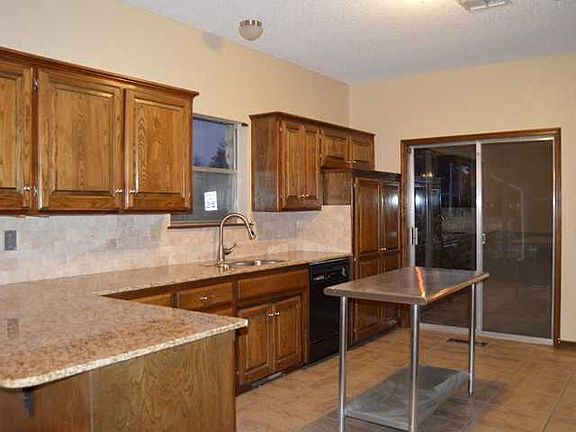 4th image of 2212 Alderham Ave