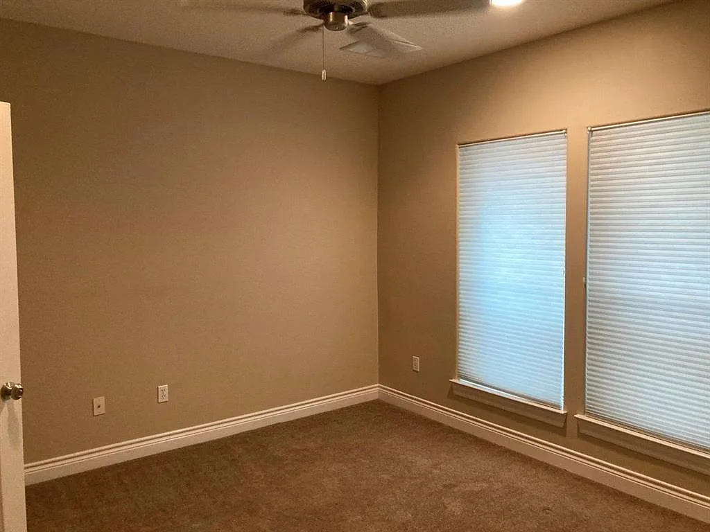 3 bed, 3.5 bath, 2136 sqft, $2,400 — Photo 4