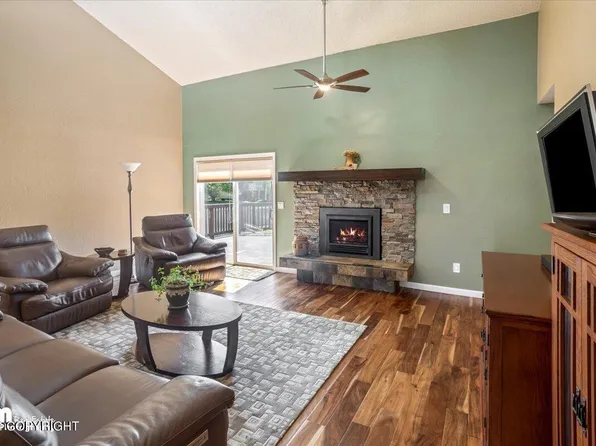 500 Ledora Cir, Anchorage, AK 99515