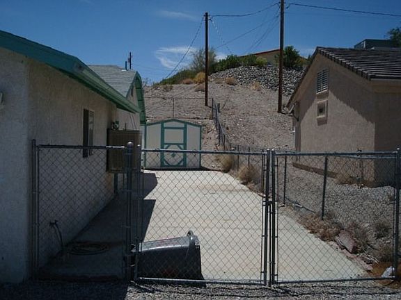 4th image of 4113 Highlander Ave