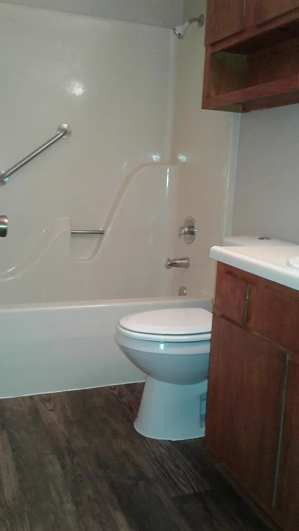 Brown Apartments — Photo 3