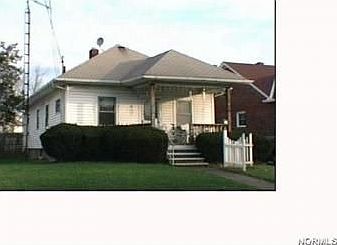 2nd image of 822 W 19th St