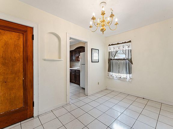 5th image of 2614 Marion St