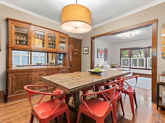 2nd image of 2056 N Kenmore Ave APT 1