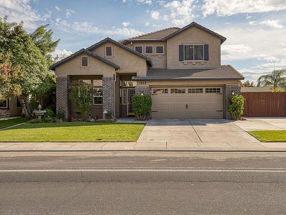 3rd image of 1452 Primavera Ave