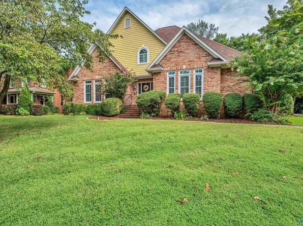 2735 Whistler Ln SE, Owens Cross Roads, AL 35763