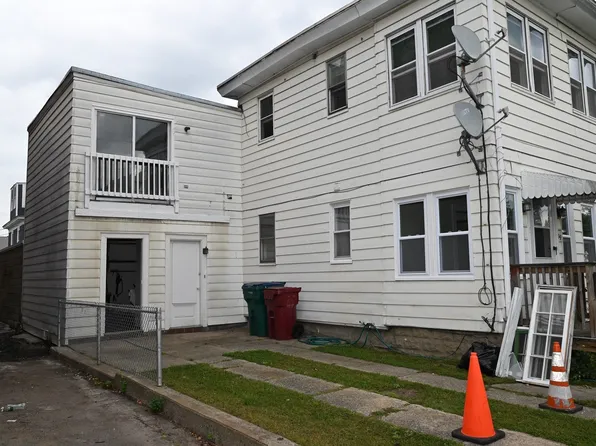 89 Mammoth Rd, Lowell, MA 01854