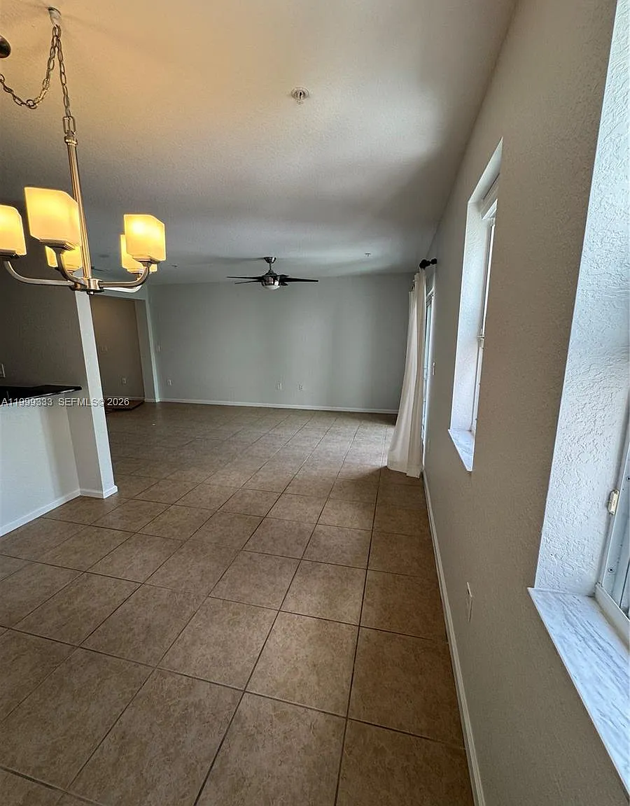 3 bed, 1256 sqft, $2,850 — Photo 3