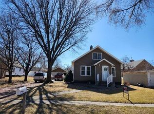204 W Sycamore St, Parkston, SD 57366